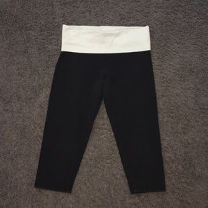 Pink Victoria’s Secret cropped leggings